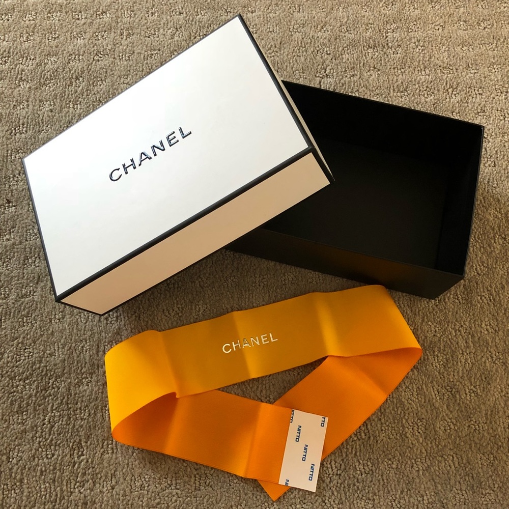 💯 🎁 Authentic CHANEL Gift Box Set - Picture 2 of 6